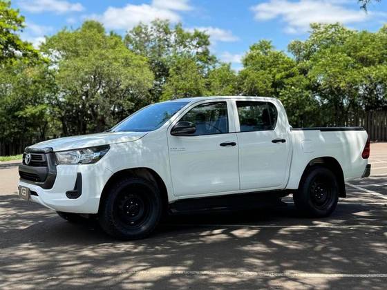 TOYOTA HILUX 2.8 D-4D TURBO DIESEL CHASSI 4X4 MANUAL